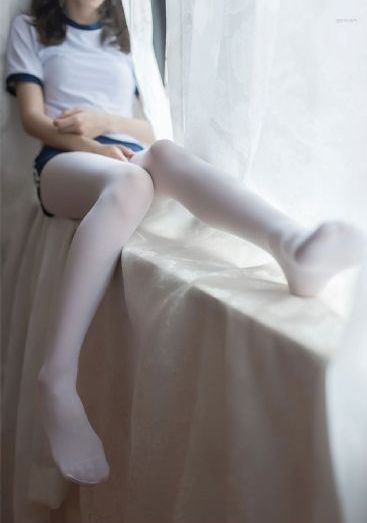 关晓彤被调教出奶水的视频_HD电影在线看