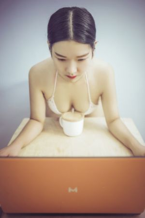 善良的人妻被部长侵犯了_HD免费在线观看