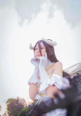 KTV里的激情男女啪啪_720高清免费观看